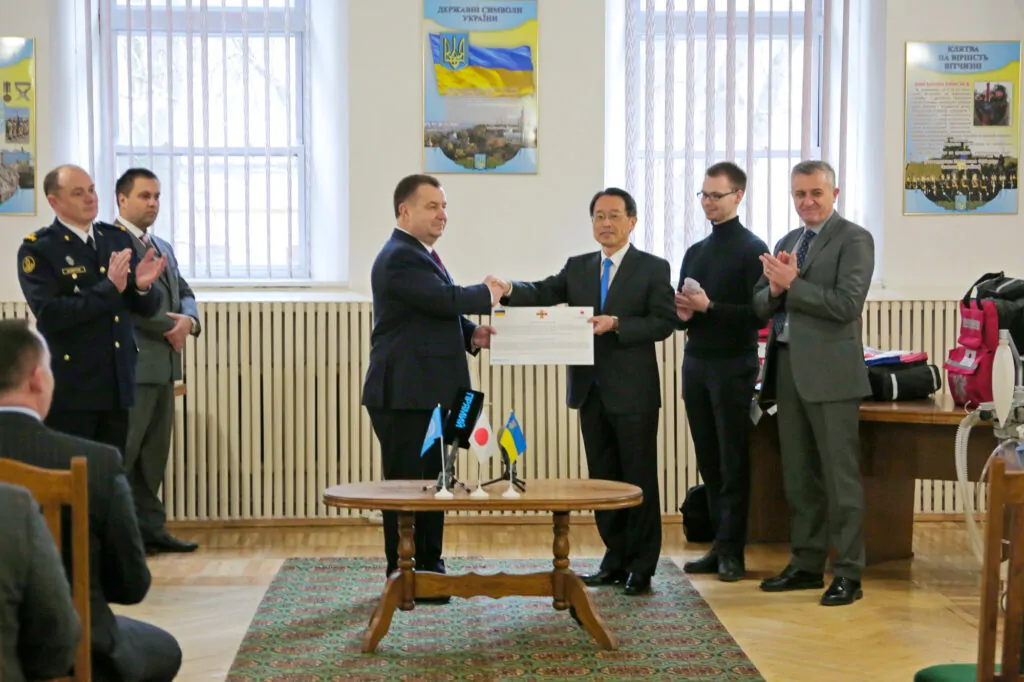 Япония передала украинским больницам современное медицинское оборудование